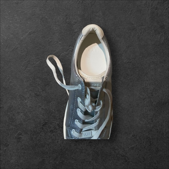 Size 6 UGG shoe never worn - Picture 6 of 8